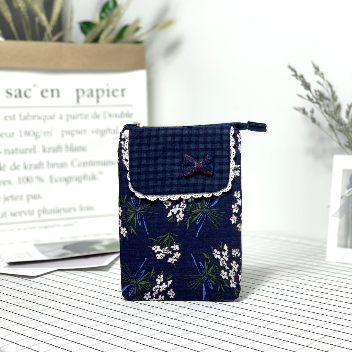 Creative Zipper Mobile Large Capacity Fresh Women's Messenger Bag