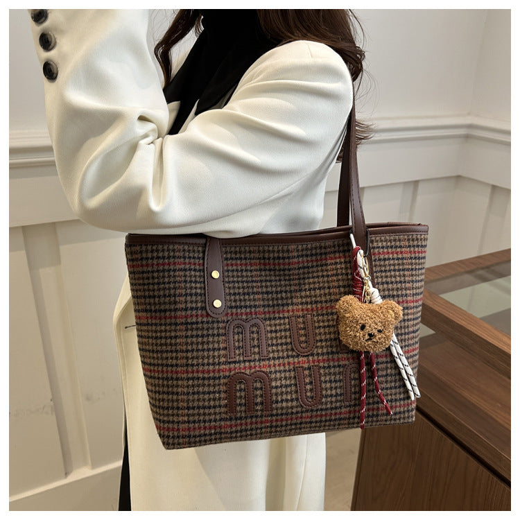 Women's Niche Plaid Woolen Large Capacity Retro Crossbody Bags