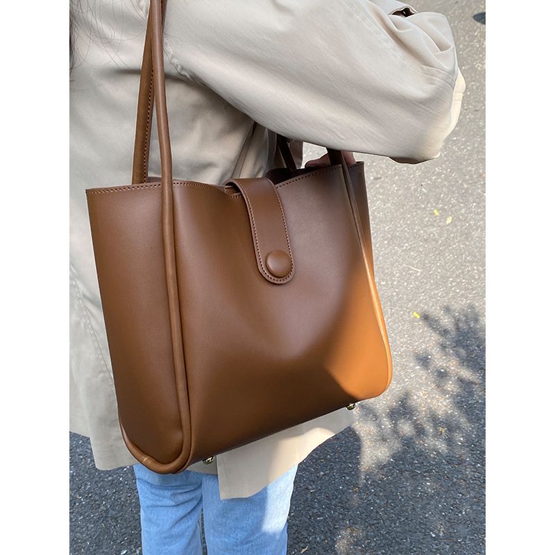 Women's Carmel Brown Large Capacity Retro Fashionable Handbags