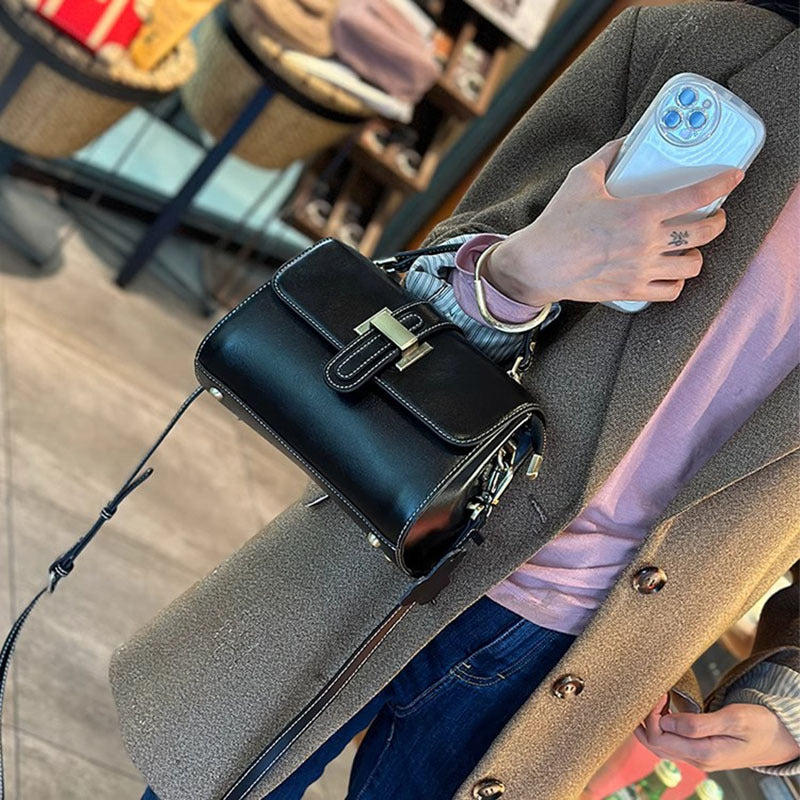 Elegant Women's Underarm Vintage Leather Light Shoulder Bags
