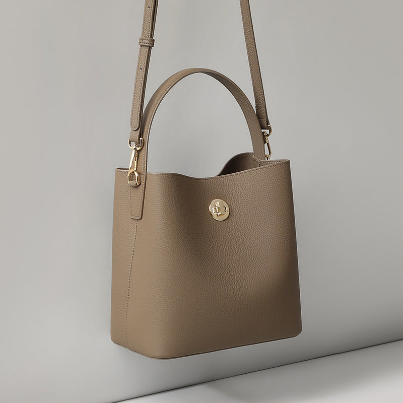 Casual Women's Genuine Leather Versatile Commuter Bags