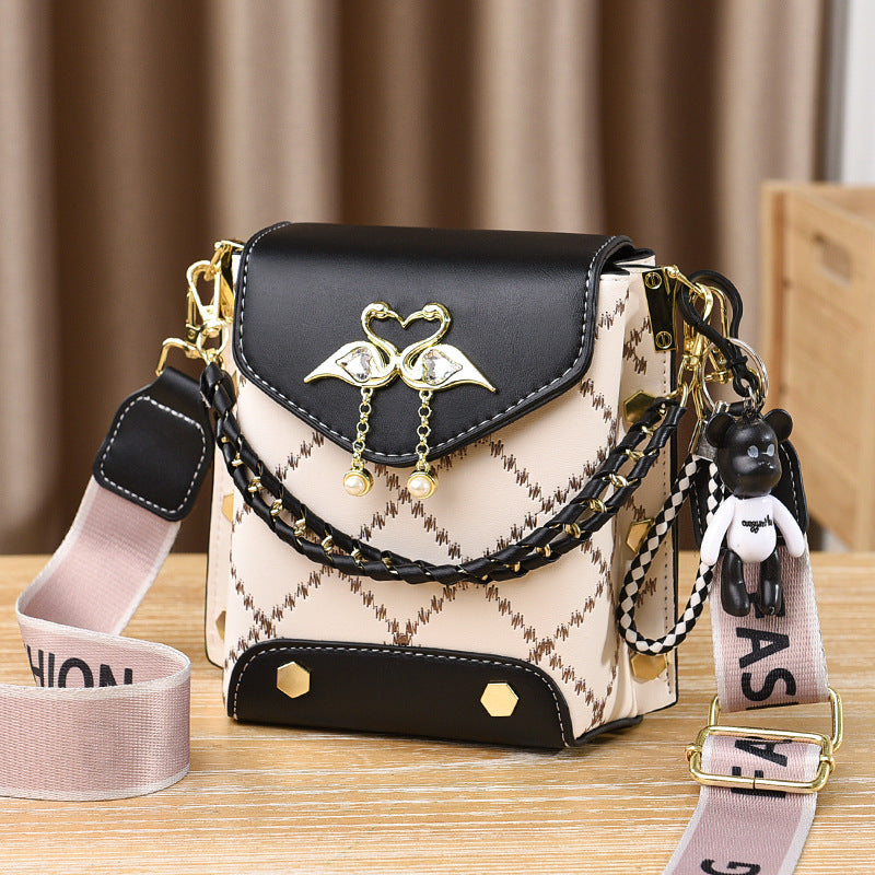Women's Fashion Portable Popular Pouches Female Summer Shoulder Bags