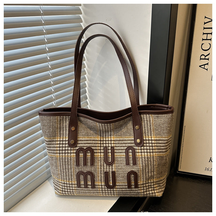Women's Niche Plaid Woolen Large Capacity Retro Crossbody Bags
