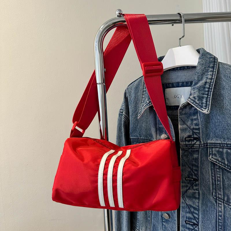 Niche Toast Fashion Short Trip Pillow Bags