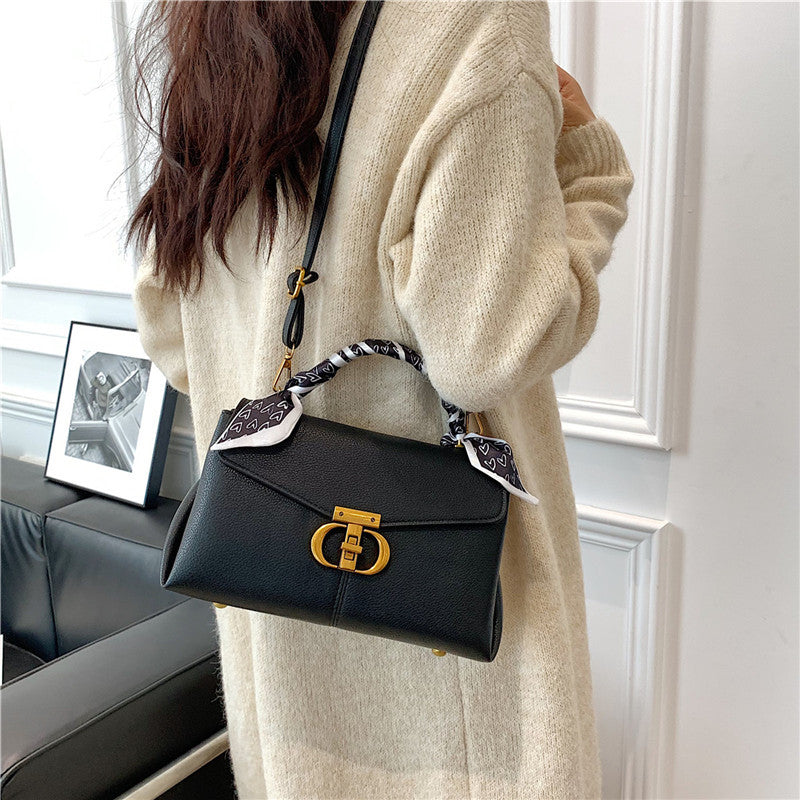Women's Niche Retro Latch High-grade Fashion Shoulder Bags