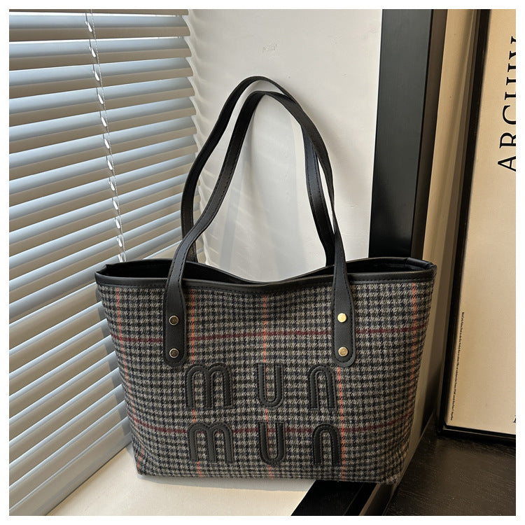Women's Niche Plaid Woolen Large Capacity Retro Crossbody Bags