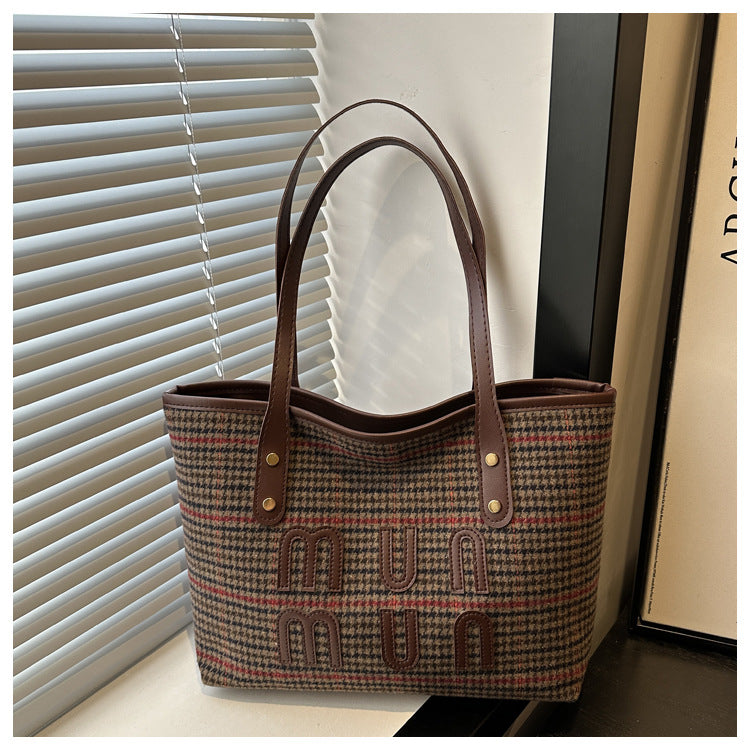 Women's Niche Plaid Woolen Large Capacity Retro Crossbody Bags