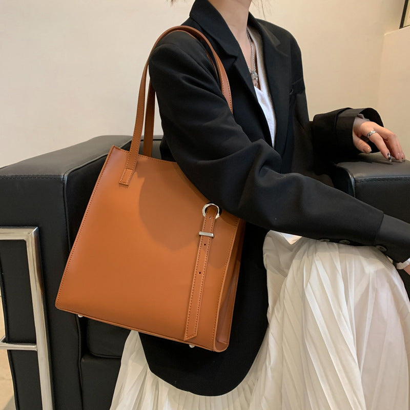 Women's Large Capacity Fashion Retro Commuter Shoulder Bags