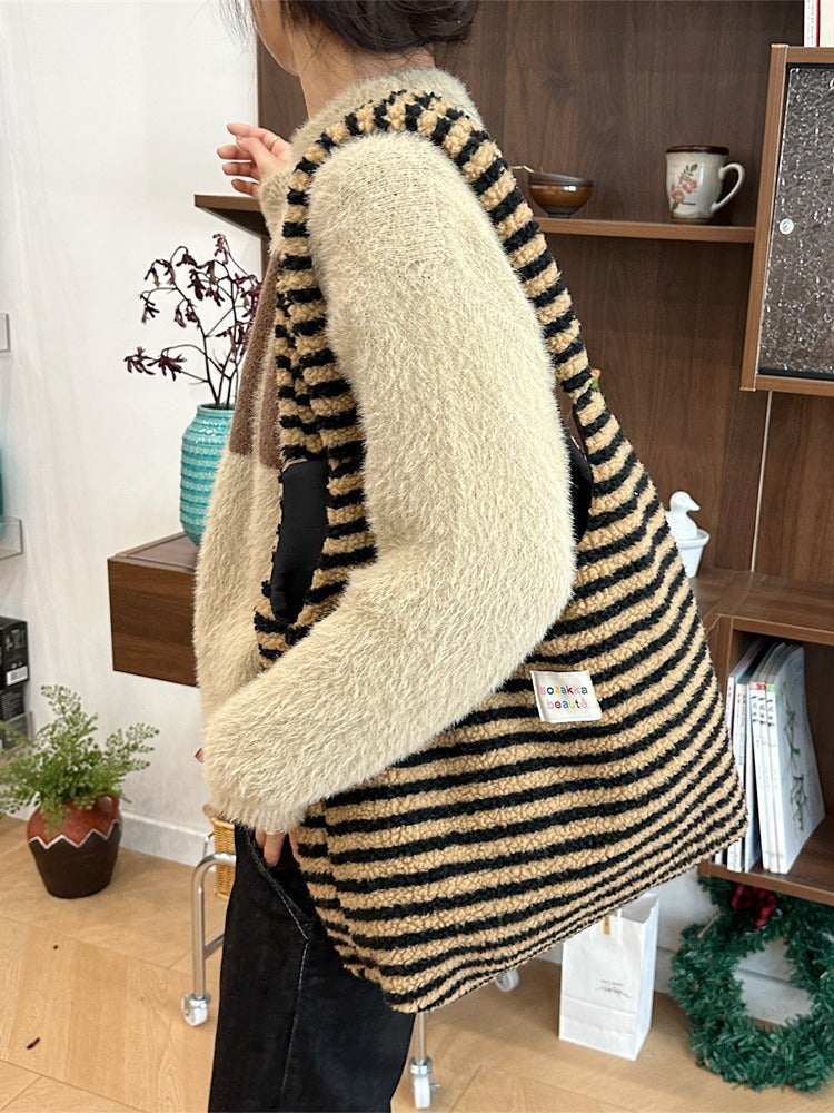 Women's Preppy Style Plush Cute Colorful Polka Shoulder Bags