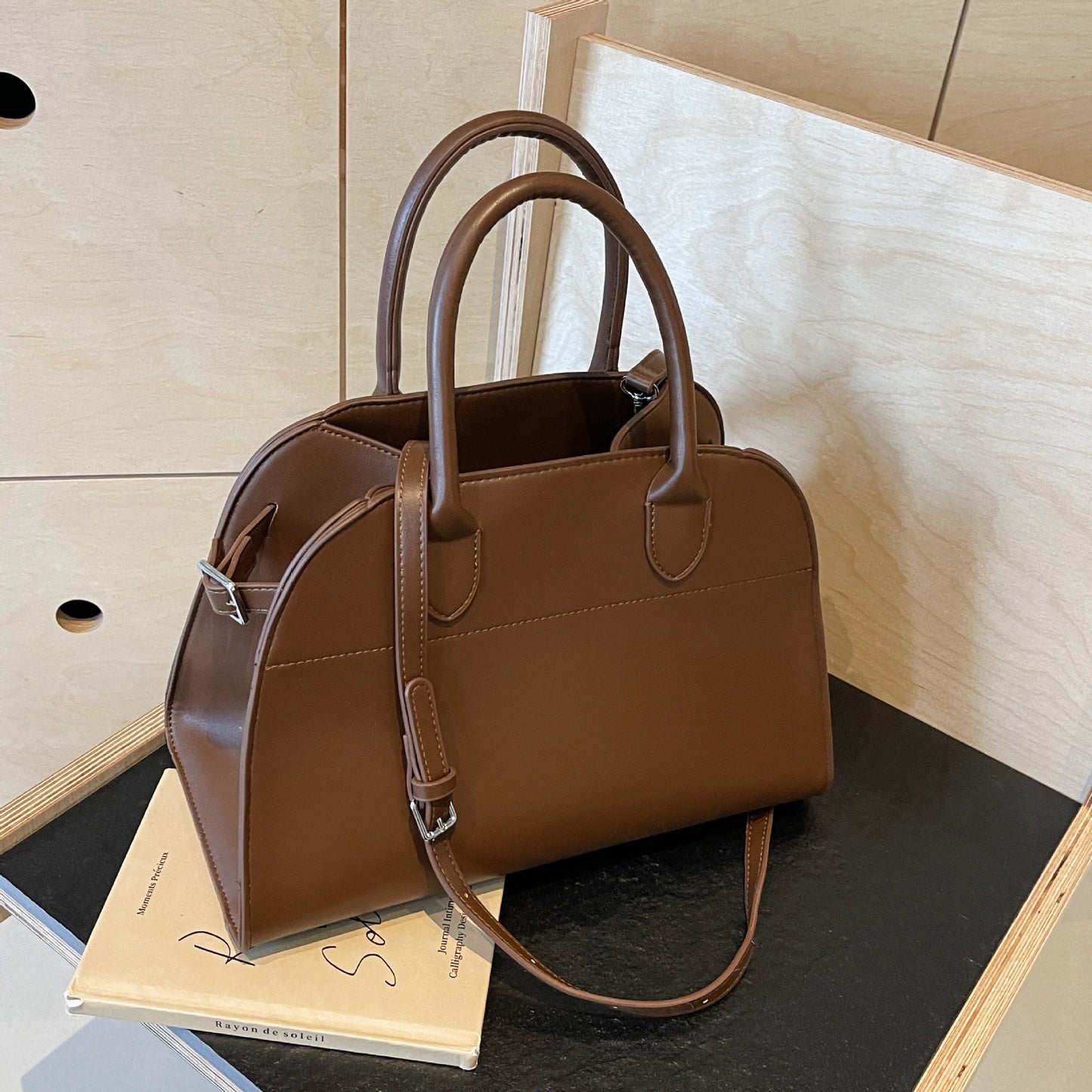 Graceful Women's Large Capacity Class Commuter Crossbody Bags