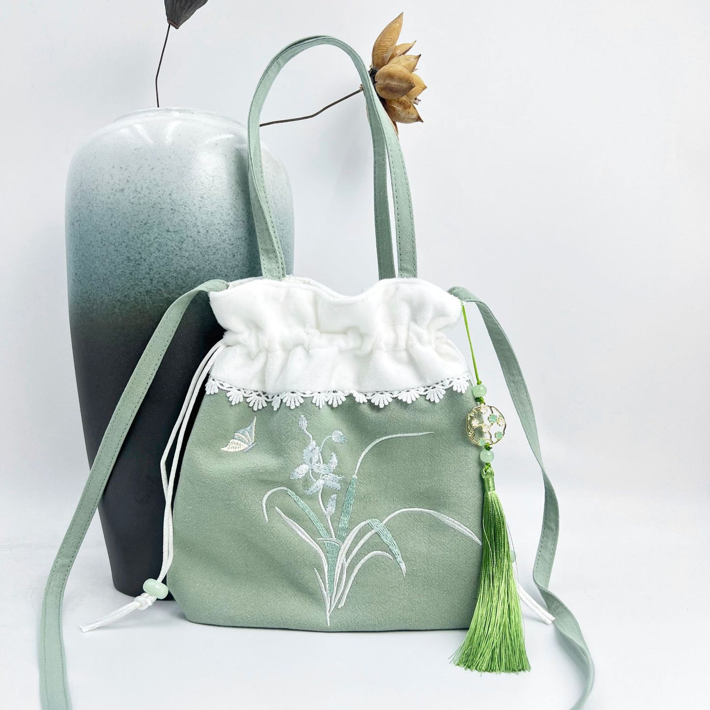 Graceful Embroidery Source Han Elements Antique Crossbody Bags