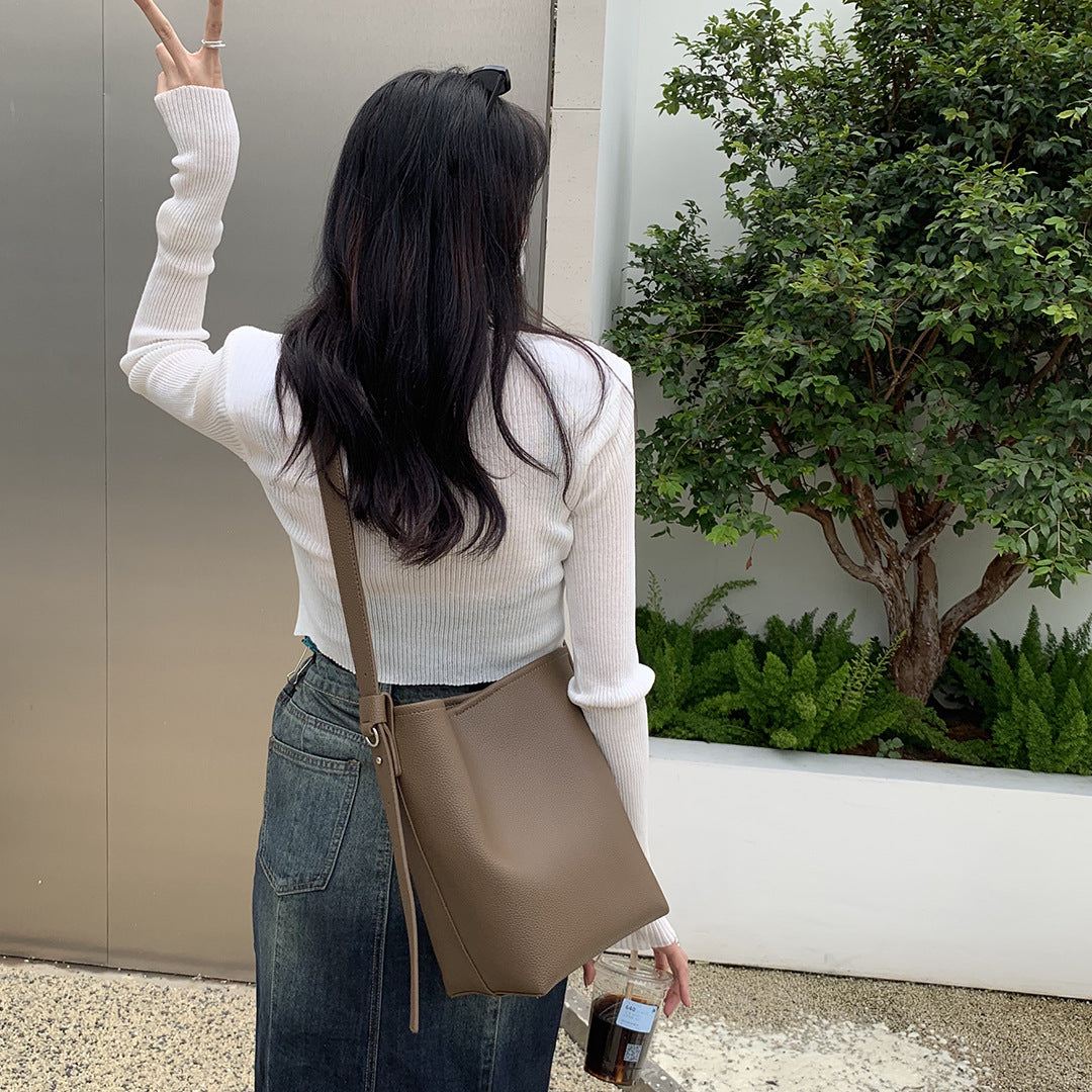 Women's Light Retro Simple Large Capacity Texture Lychee Shoulder Bags