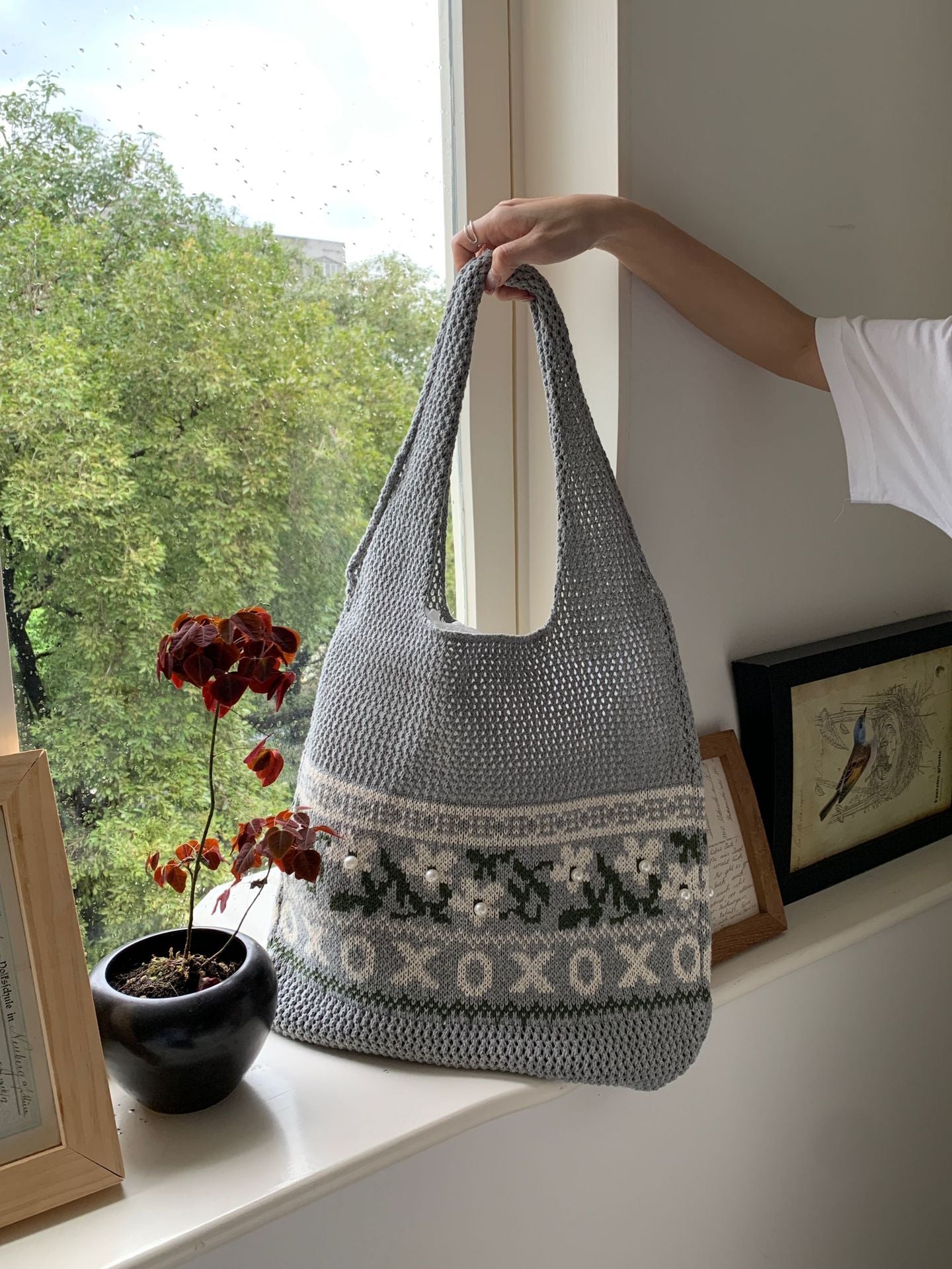Women's Retro Knitted Woven High-grade Exquisite Large Shoulder Bags