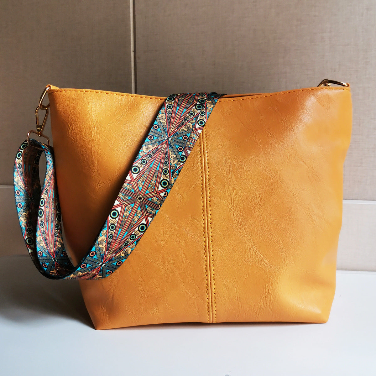Women's Graceful Glamorous Fashion Retro Leather Bags