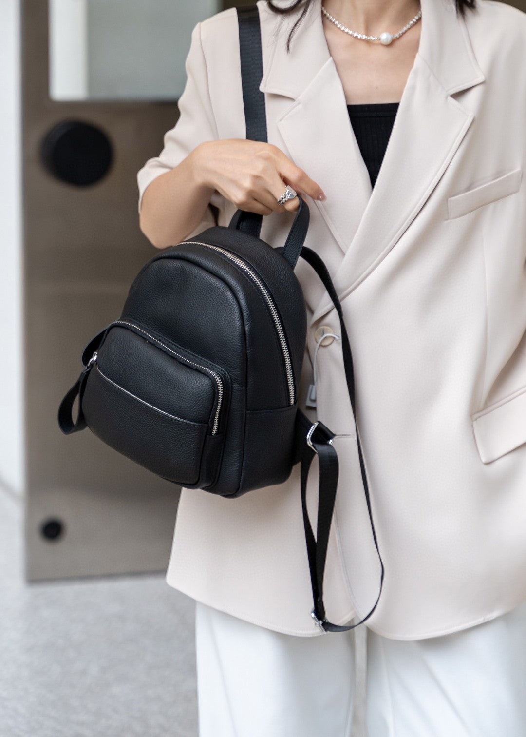 Women's First Layer Cowhide Leather For Simple Backpacks