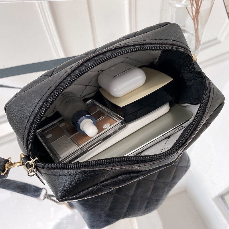 Attractive Stylish Women's Diamond Pattern Embroidered Crossbody Bags