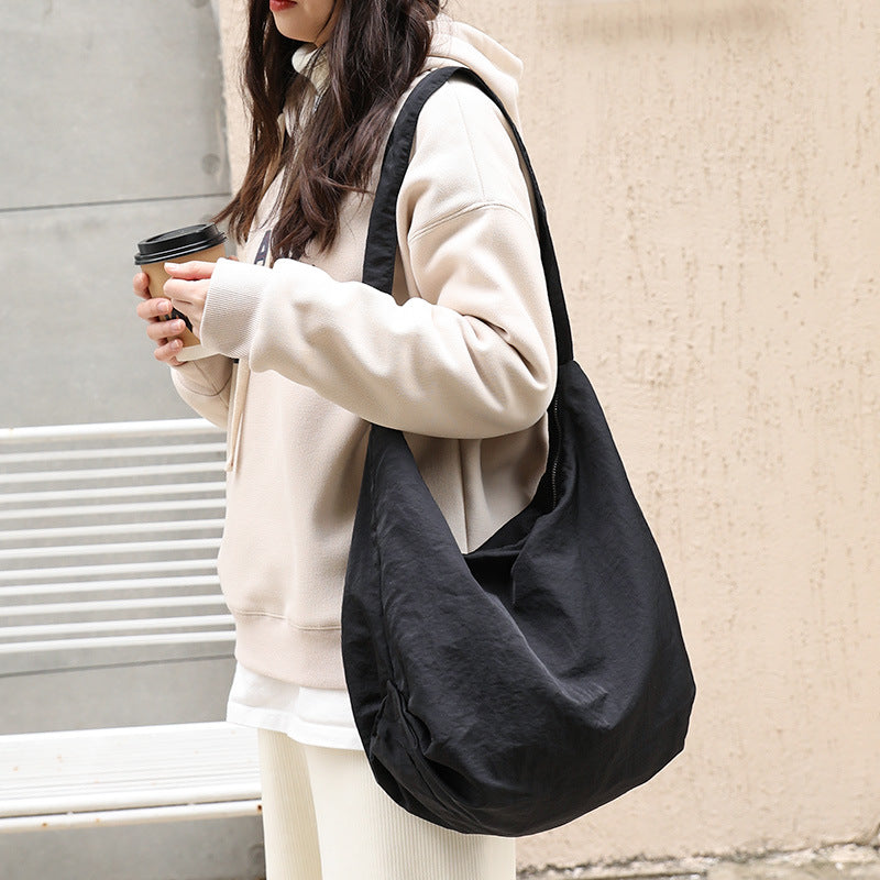 Women's Leisure Retro Simple Large Capacity Dumpling Crossbody Bags