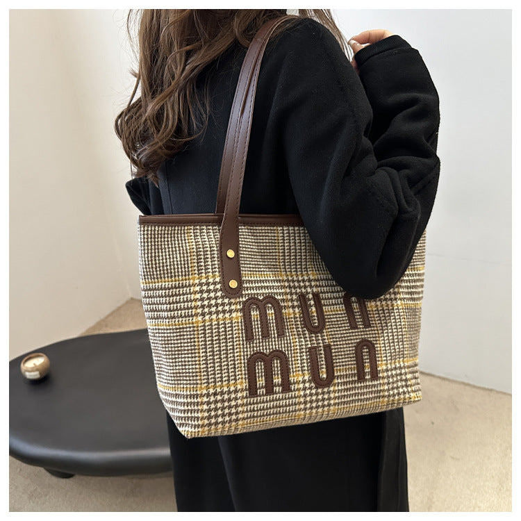 Women's Niche Plaid Woolen Large Capacity Retro Crossbody Bags