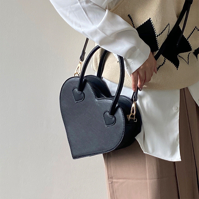 Women's Niche Heart Shape Fashion Simple Retro Shoulder Bags