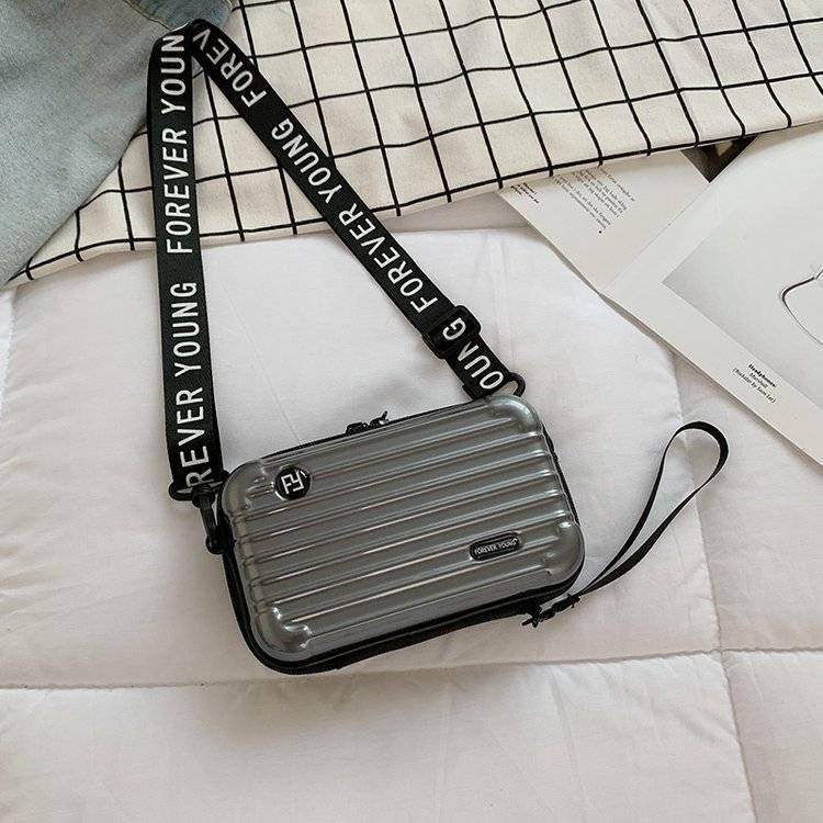 Beautiful Hard Shell Wash Portable Storage Cosmetic Bags