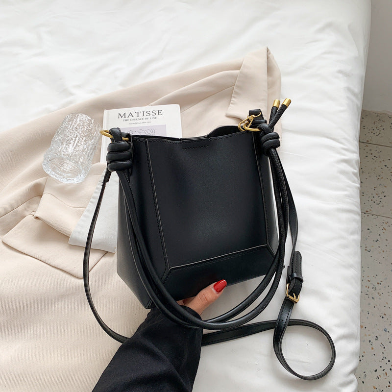 Women's Large Fashionable Capacity Simple Retro Textured Shoulder Bags