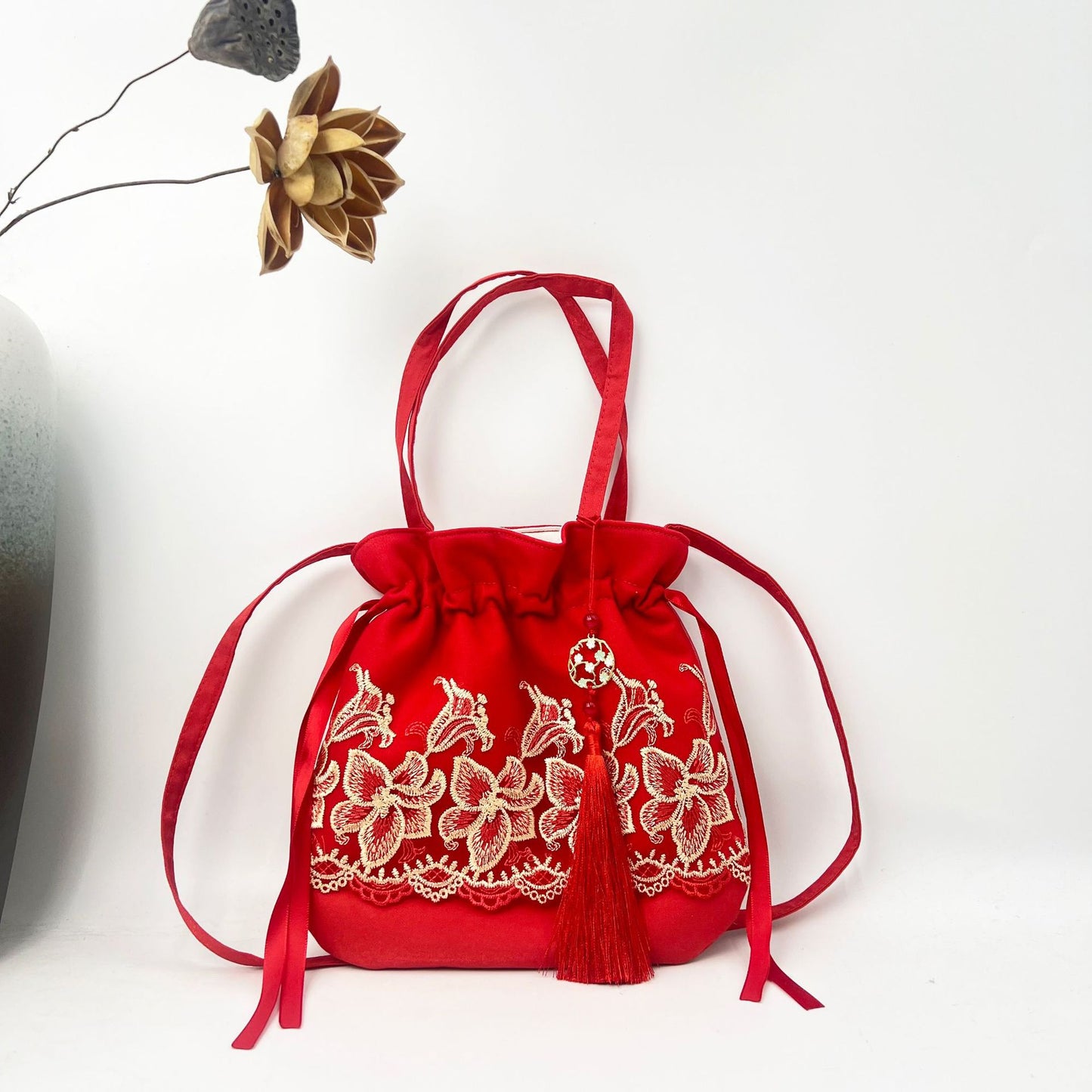 Graceful Embroidery Source Han Elements Antique Crossbody Bags