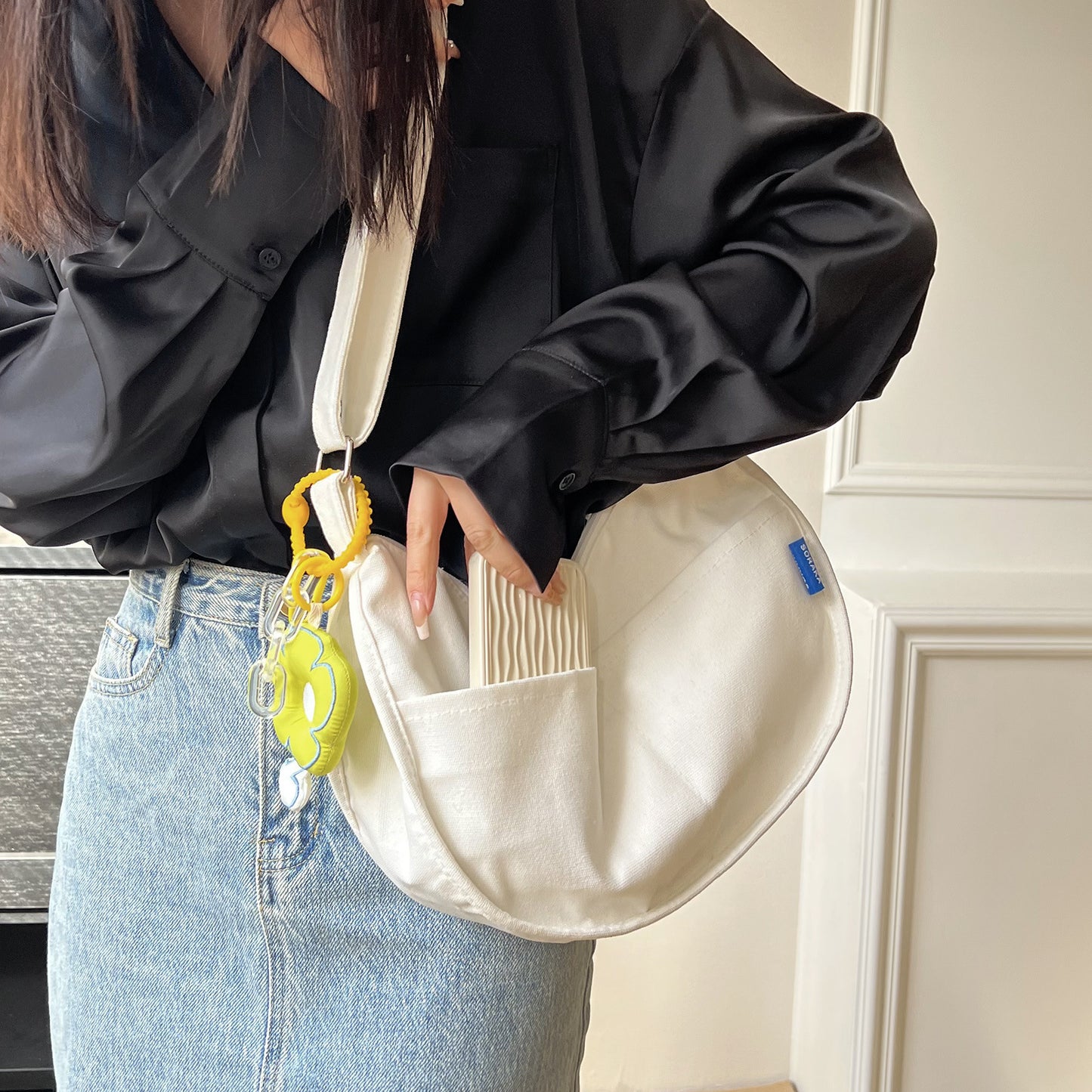 Women's Large Capacity Canvas Dumpling Style Fashion Crossbody Bags