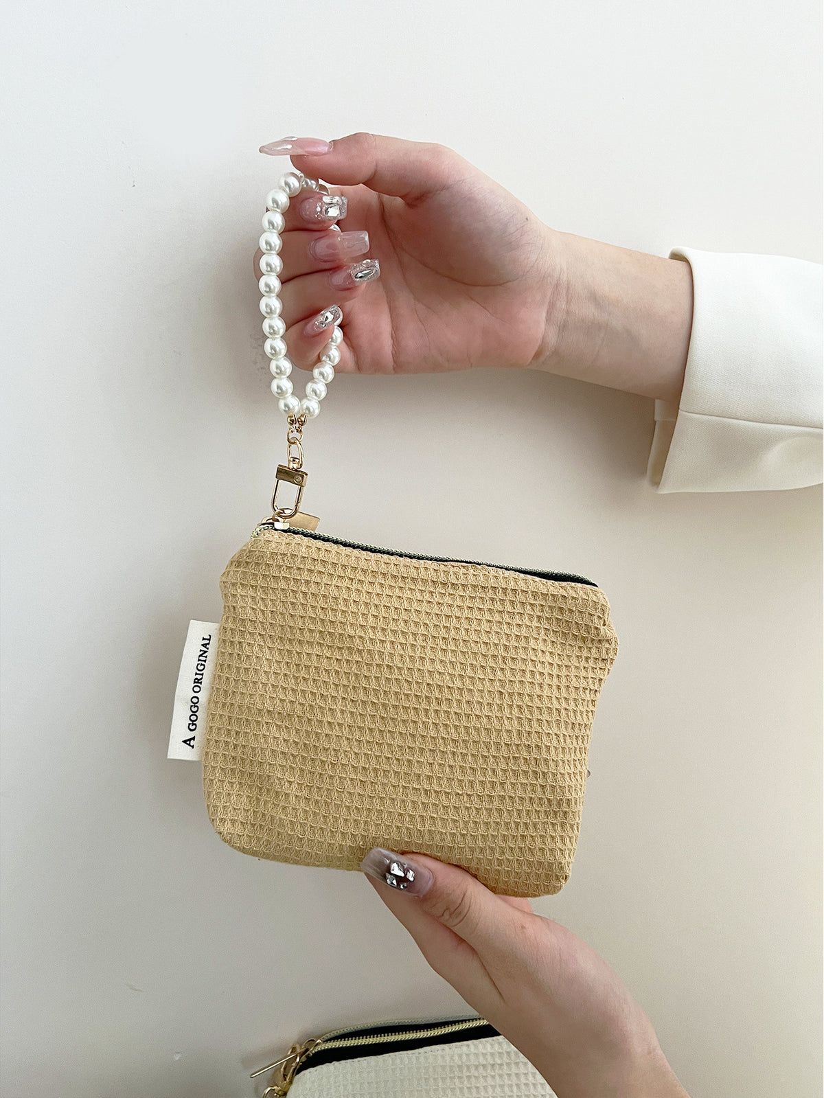 Niche Hand Carrying Earphone Sanitary Napkin Storage Portable Makeup Bag