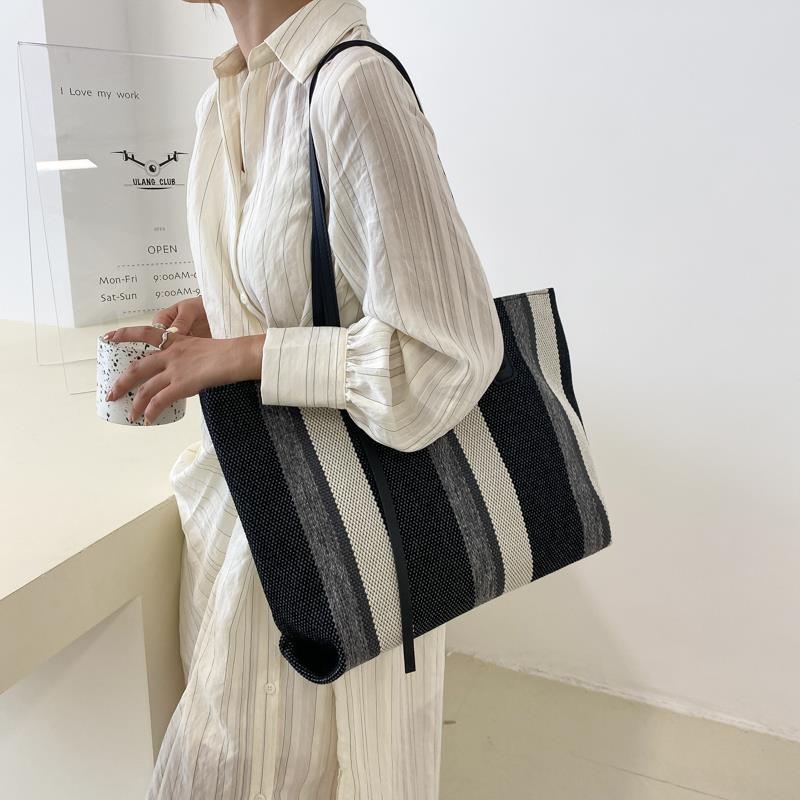 Women's Large Capacity Commuter Canvas Tide Fashion Shoulder Bags