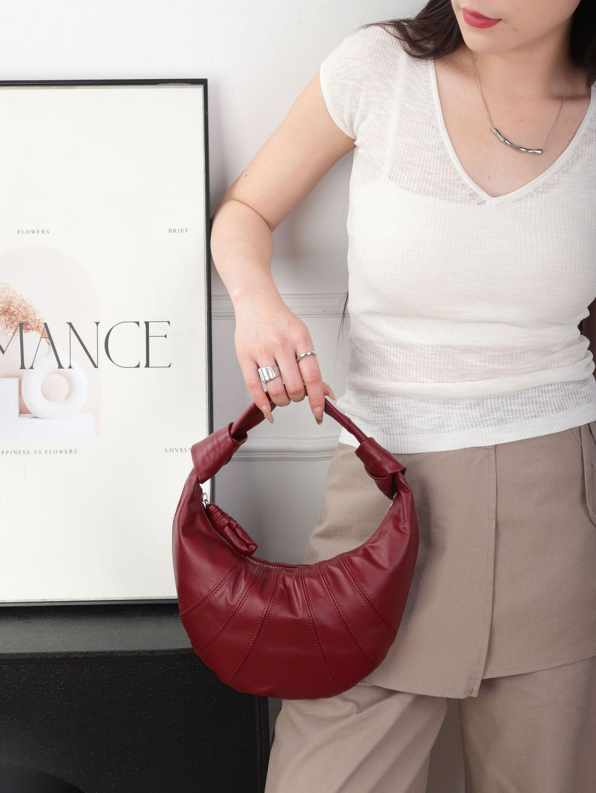 Women's Cowhide Horn Versatile Dumpling Shell Fashion Classical Handbags
