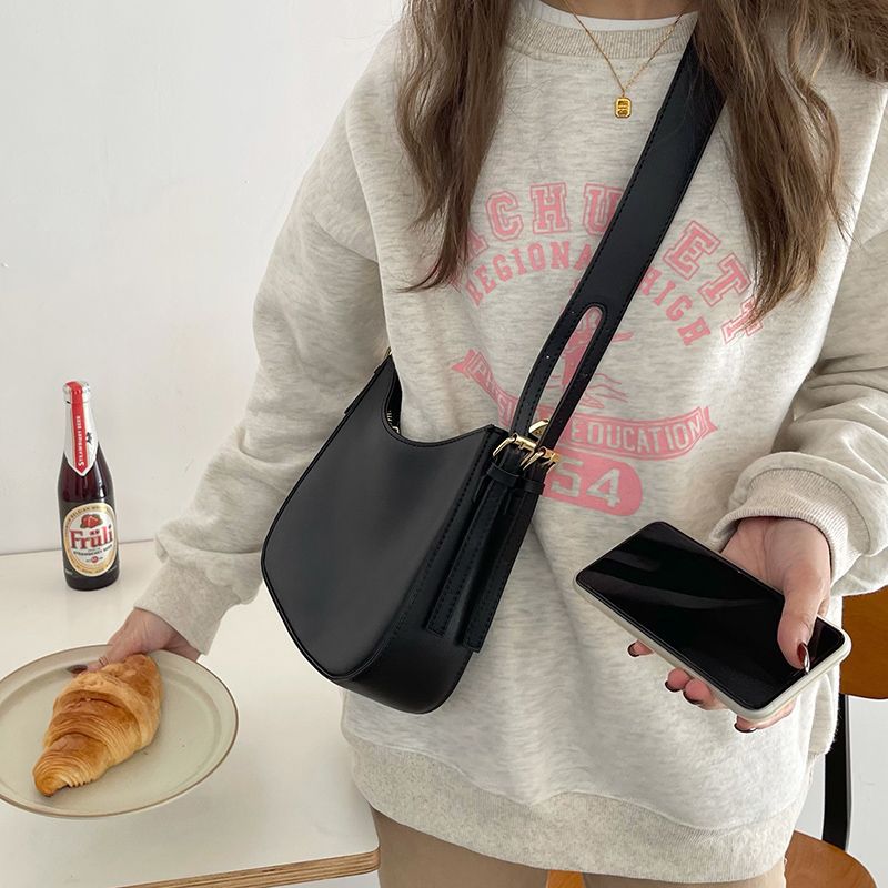 Women's Fashion Retro Underarm One Saddle Crossbody Bags