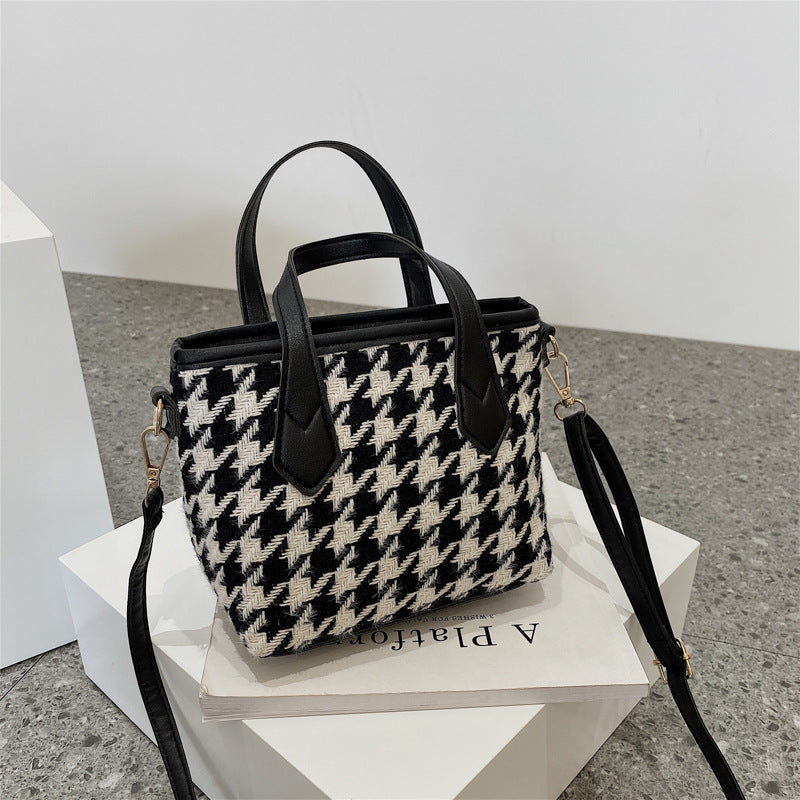 Women's Popular Niche Design Fashionable Portable Shoulder Bags