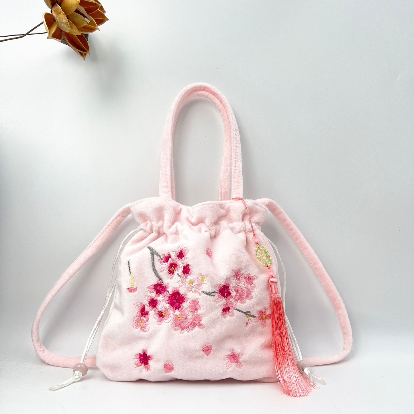 Graceful Embroidery Source Han Elements Antique Crossbody Bags