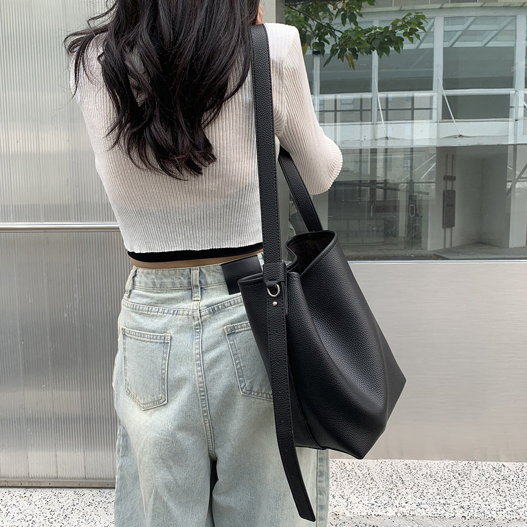 Women's Light Retro Simple Large Capacity Texture Lychee Shoulder Bags