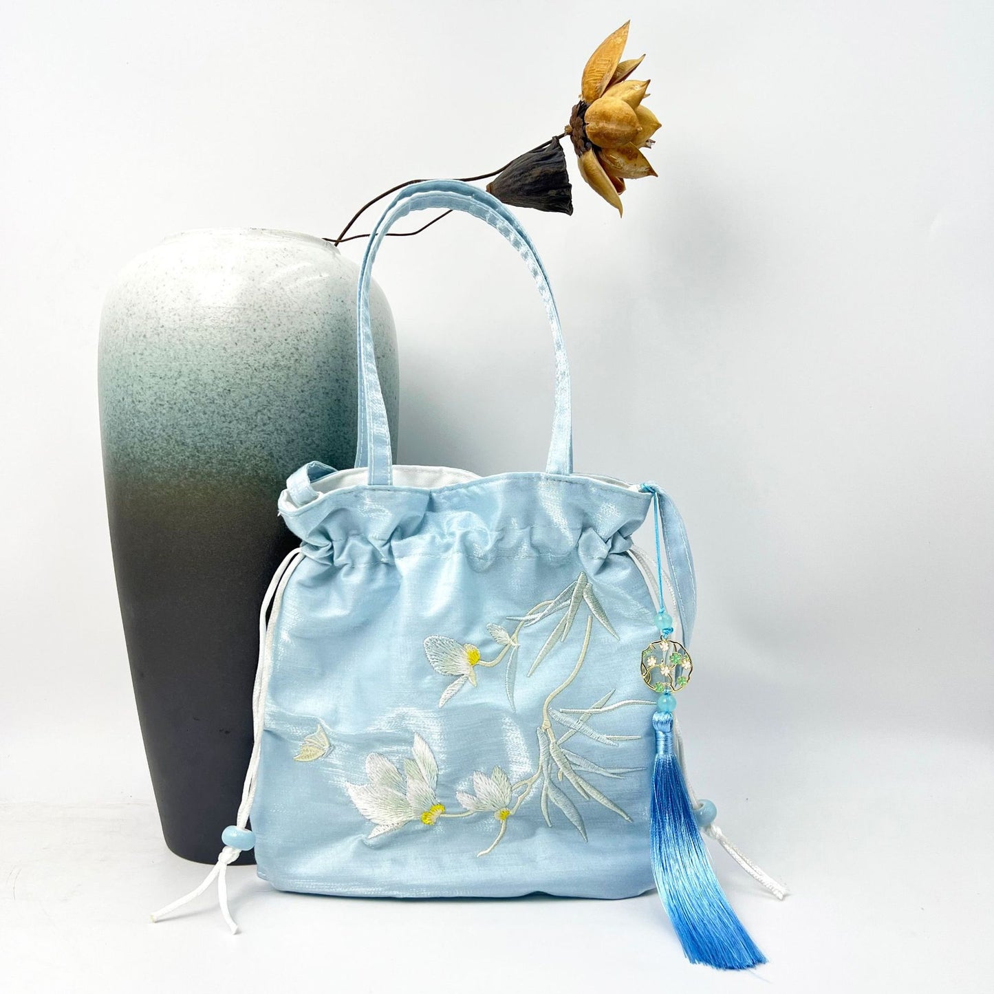 Graceful Embroidery Source Han Elements Antique Crossbody Bags