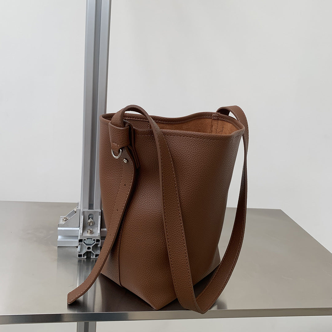 Women's Light Retro Simple Large Capacity Texture Lychee Shoulder Bags