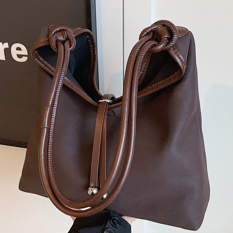 Women's Large Capacity Portable Fashion Retro Minority Shoulder Bags