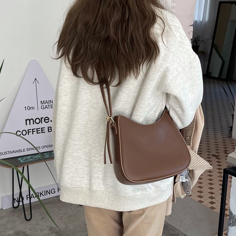 Women's Fashion Retro Underarm One Saddle Crossbody Bags