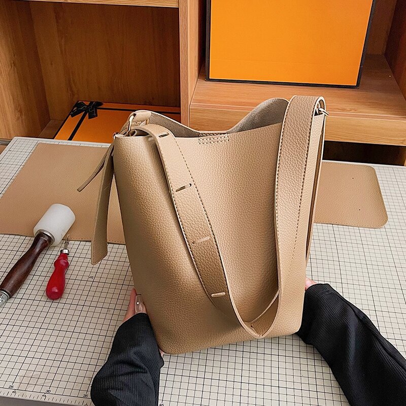 Women's Retro Fashion Lychee Pattern Large Capacity Shoulder Bags