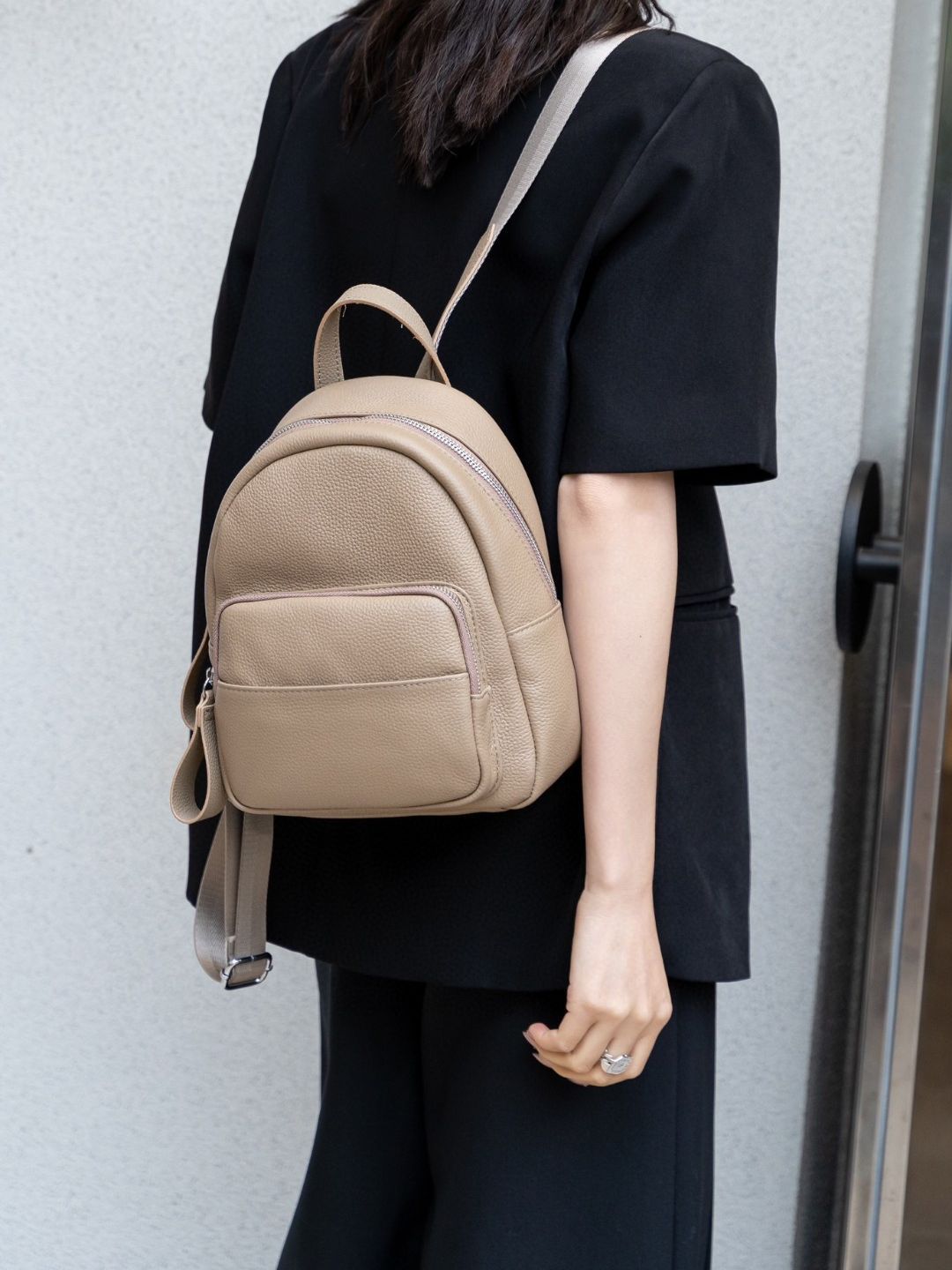Women's First Layer Cowhide Leather For Simple Backpacks