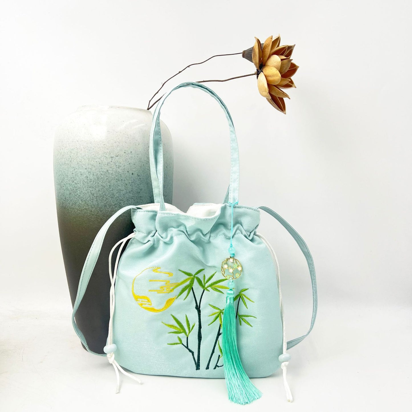 Graceful Embroidery Source Han Elements Antique Crossbody Bags