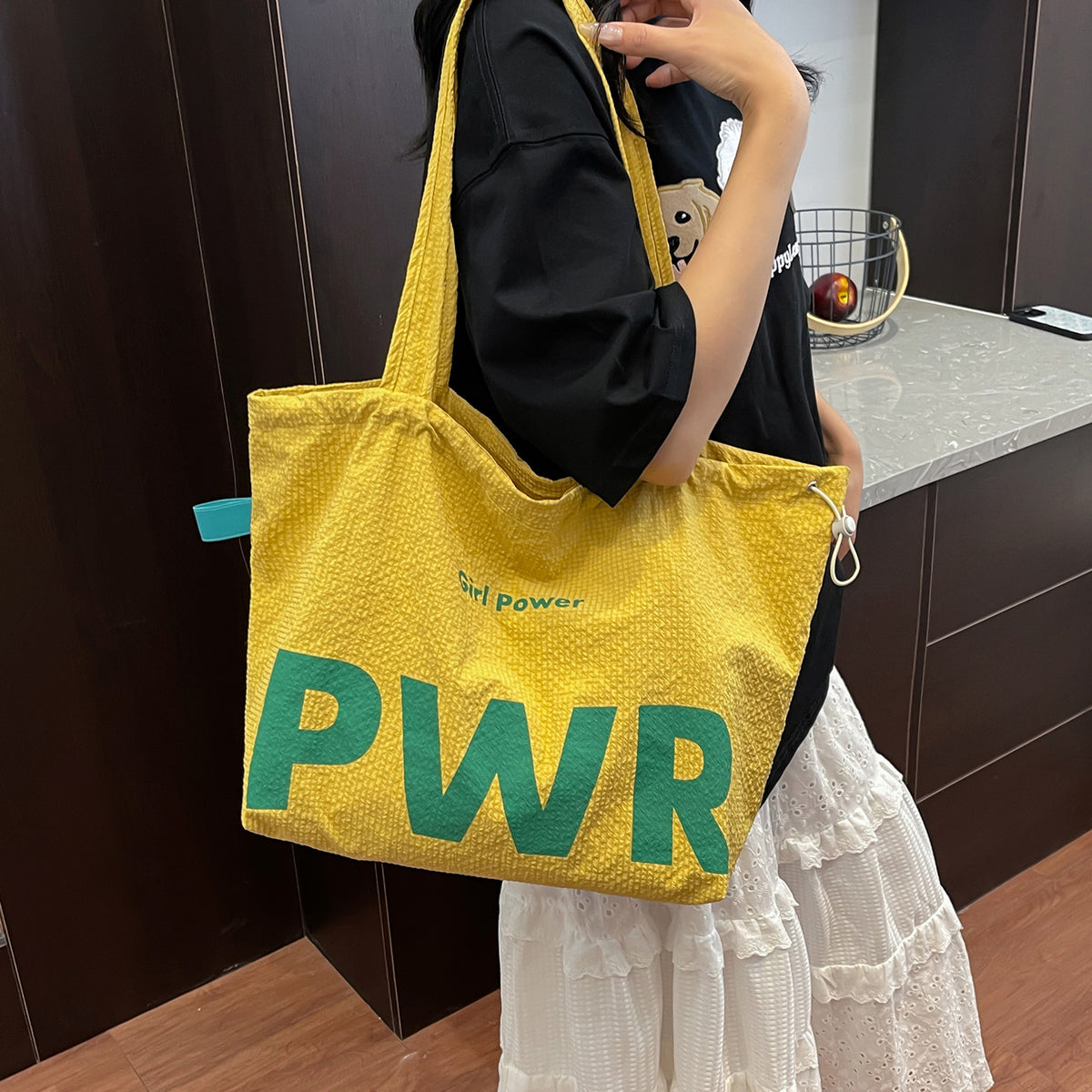 Women's Large Capacity Drawstring Letter Printed Retro Women's Shoulder Bag