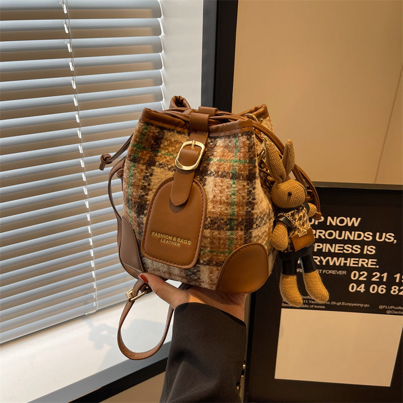 Graceful Women's Woolen Checked Commuter Drawstring Shoulder Bags