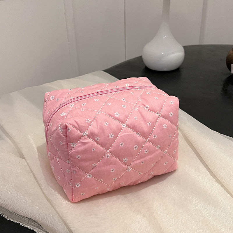 Broken Flower Cosmetics Storage Hand Holding Makeup Bag