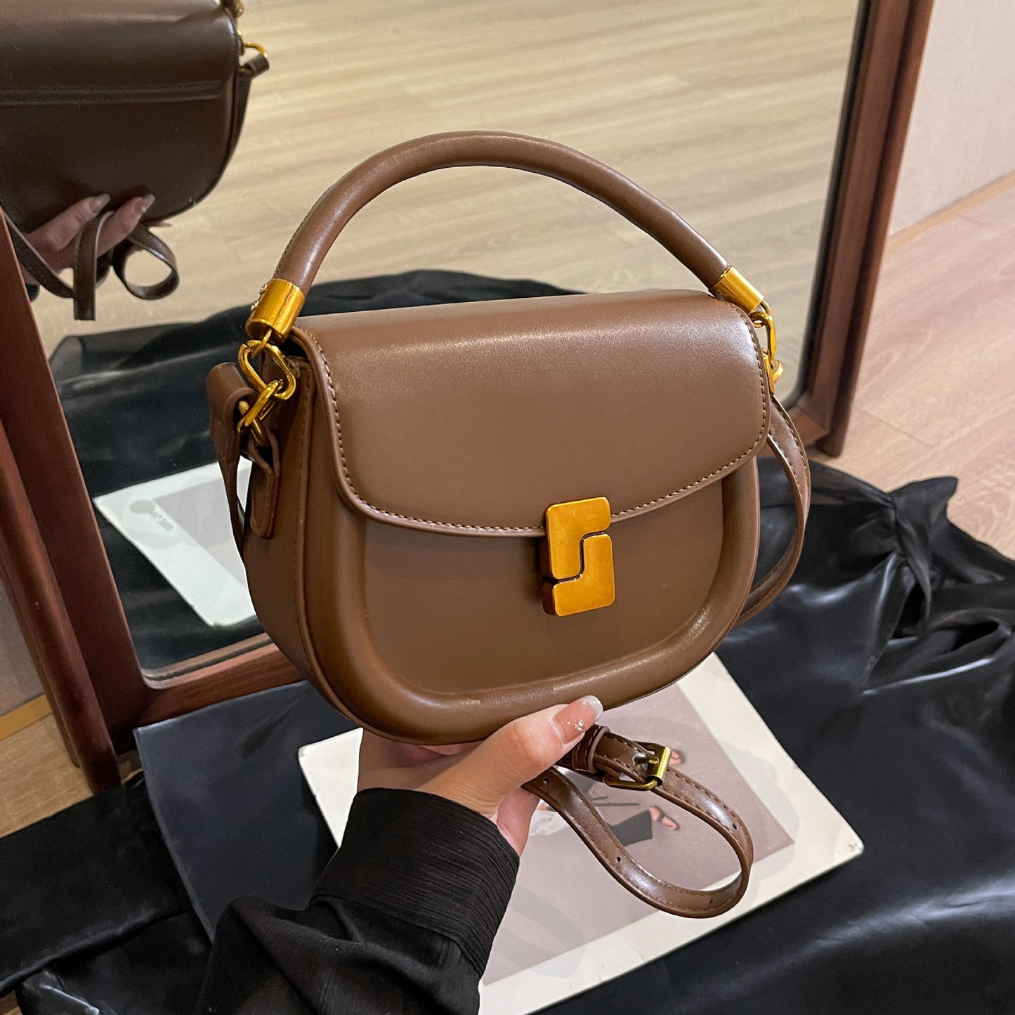 Women's High Sense Saddle Fashion Retro Crossbody Bags