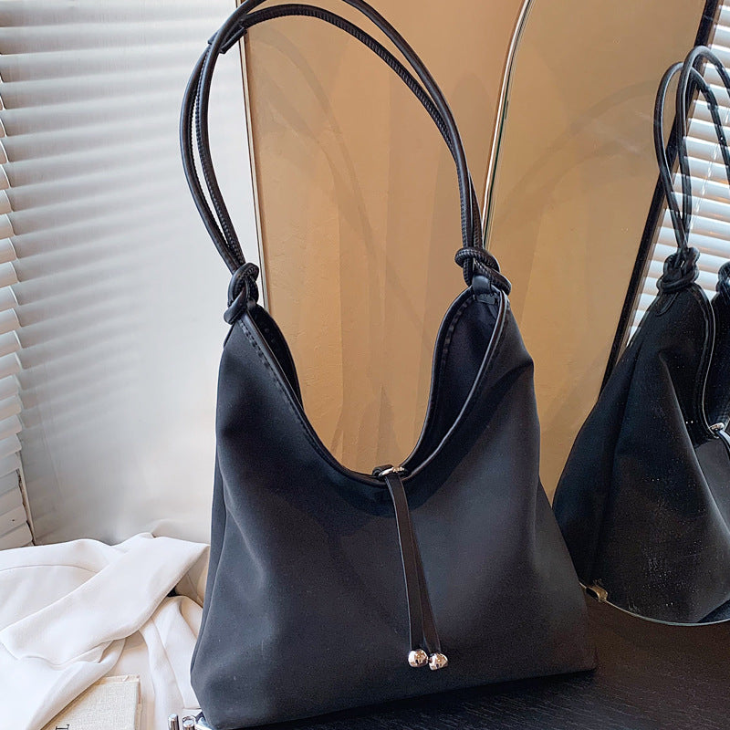 Women's Large Capacity Portable Fashion Retro Minority Shoulder Bags