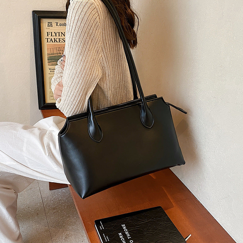 Women's Retro Simple Advanced Texture Baguette Underarm Shoulder Bags