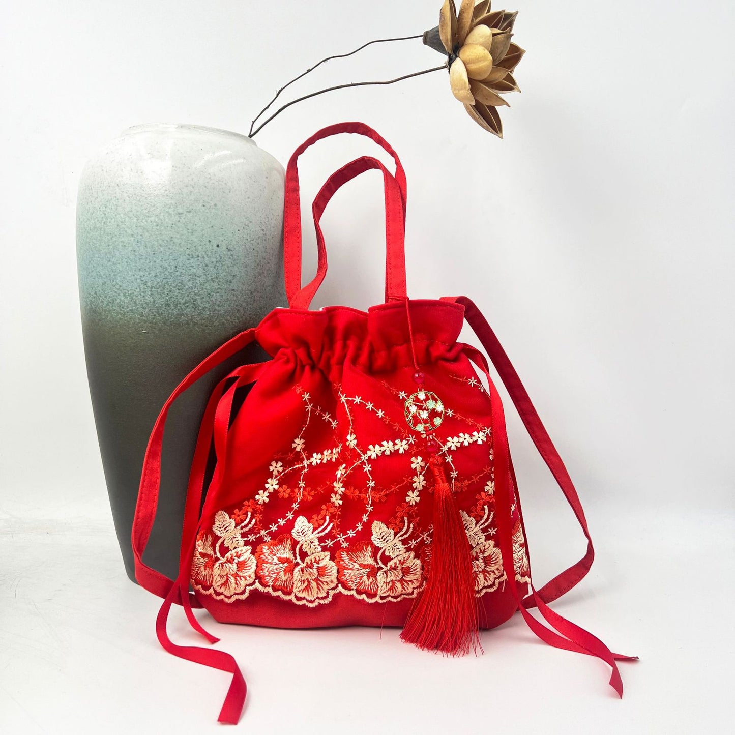 Graceful Embroidery Source Han Elements Antique Crossbody Bags