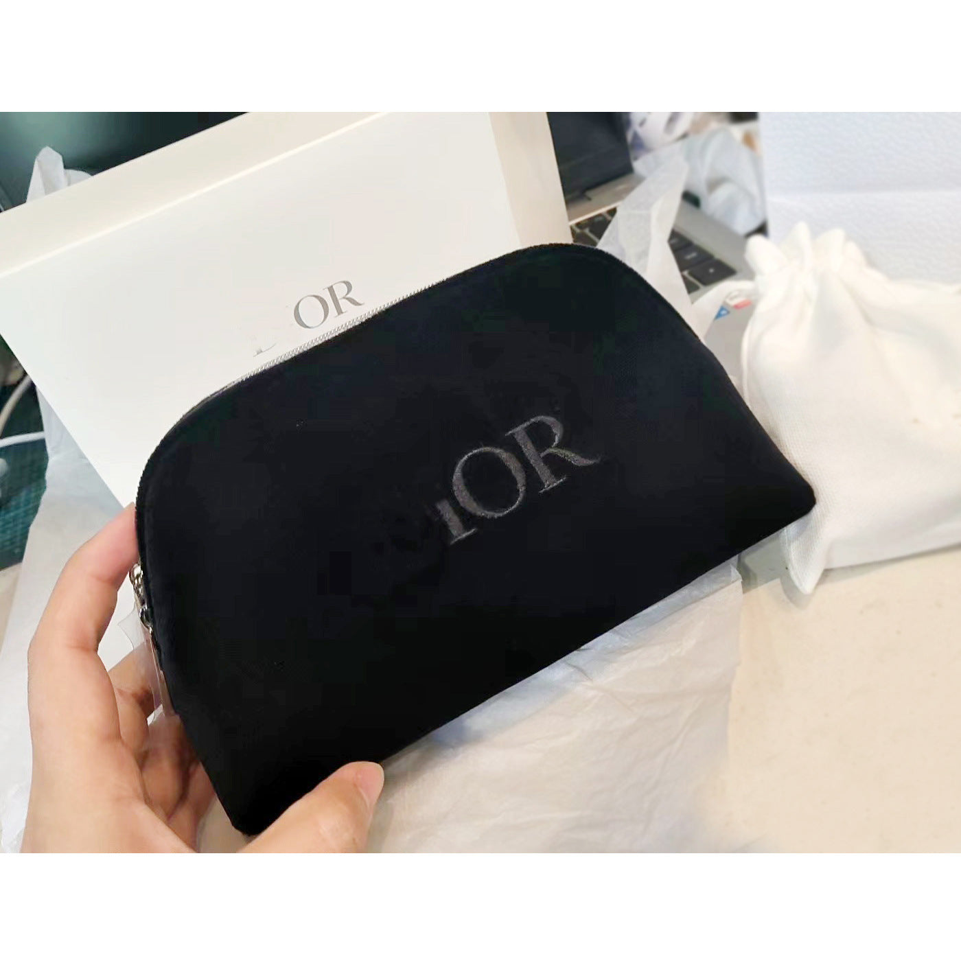 Black Veet Embroidery Semicircle Organize Hand-held Cosmetic Bags