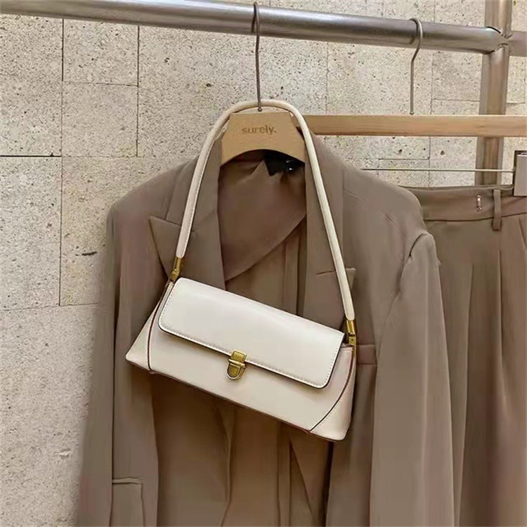 High-grade Western Style Stylish Textured Retro Baguette Underarm Bags